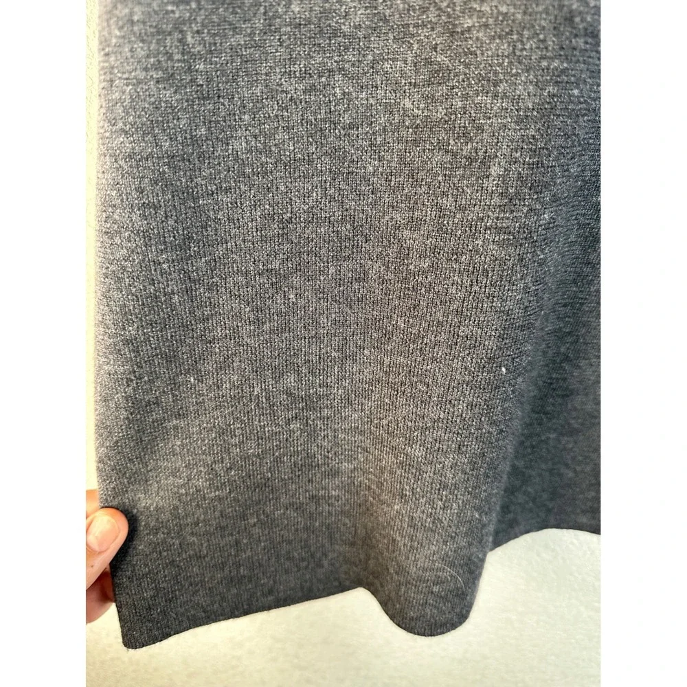 Banana Republic Men's Charcoal Gray 100% Merino Wool V-Neck Sweater Vest Large